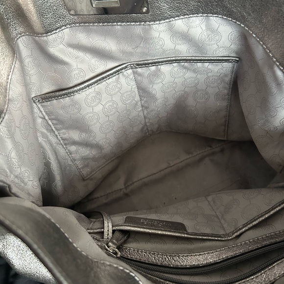 Michael Kors bag - Picture 6 of 11